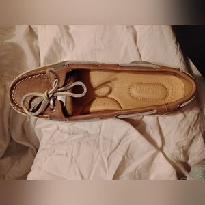 Women's sperrys size 6